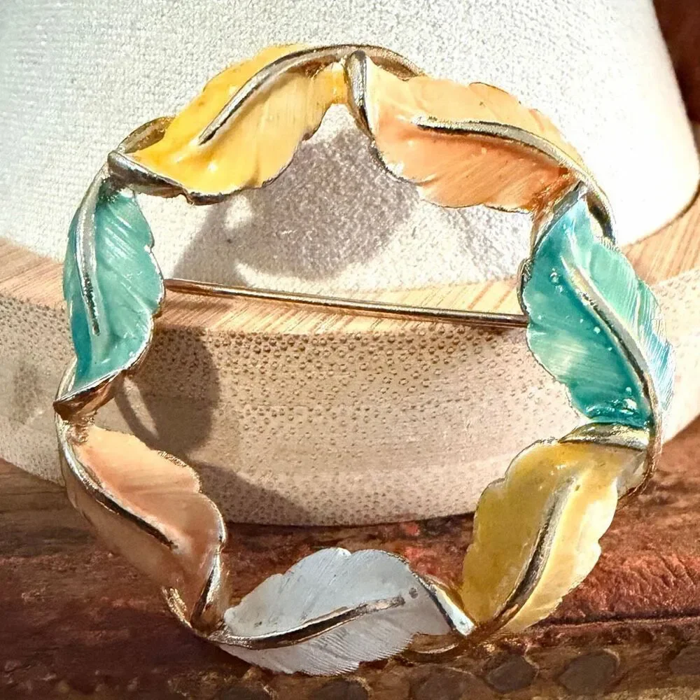 Vintage Gold Tone Enamel Leaf Wreath Circle Brooch